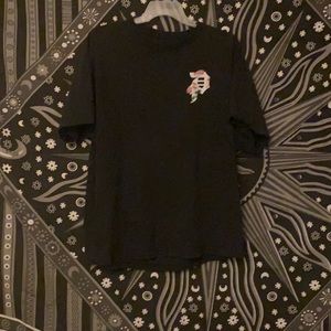cute oversized shirt!!